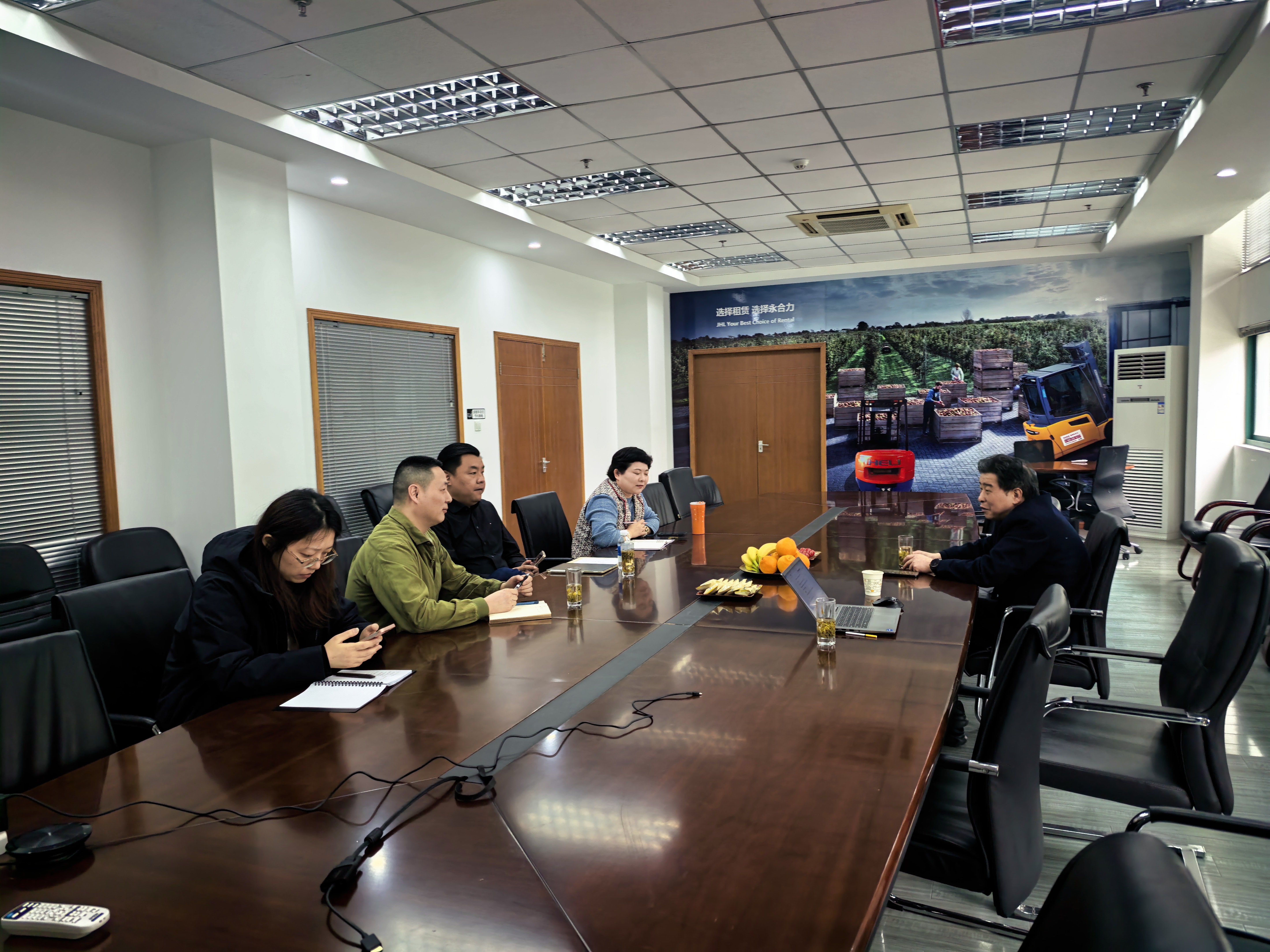 走访客户现场（2）(1).jpg